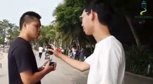 ليس لديه مشاعر إيجابية تجاه الإسلام، لكن السبب هو...