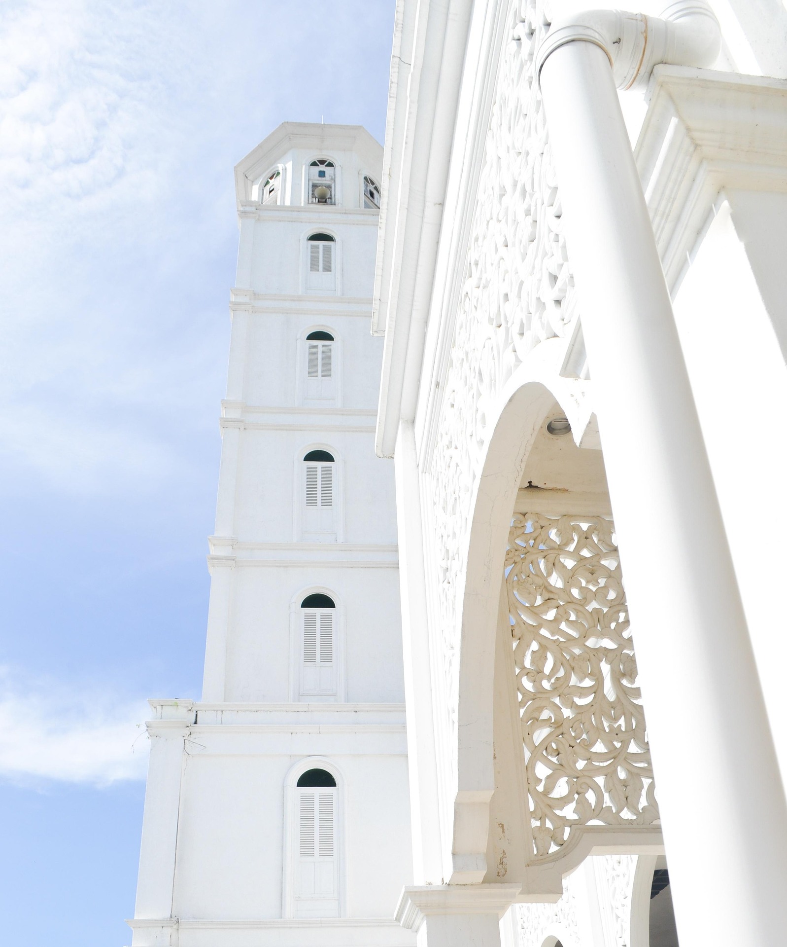 الحاخام اليهودي يتحدث عن المسلمين وإيمانهم!